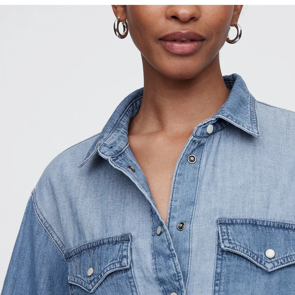 New Gap Women's Blue Denim Shirt - Picture 2 of 6